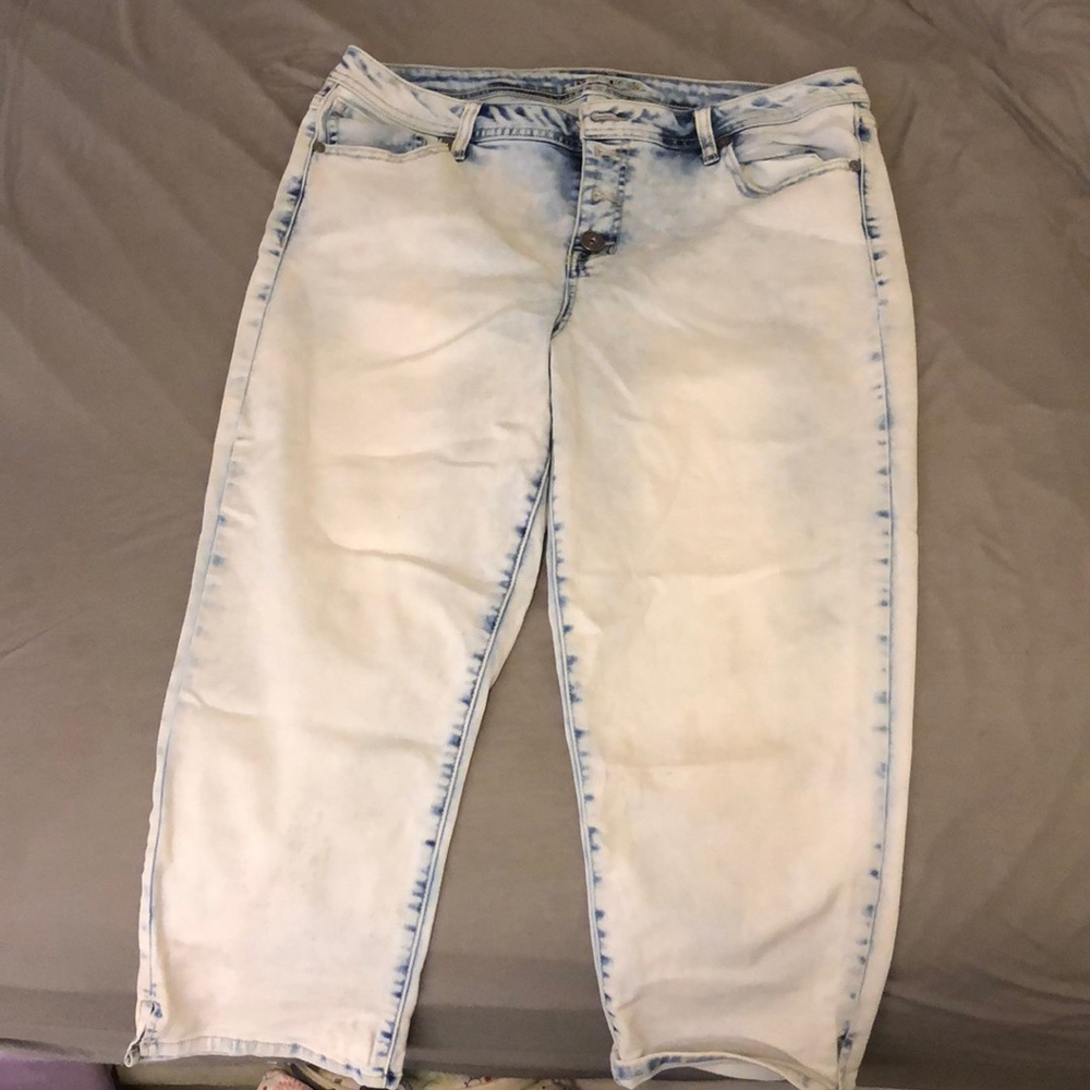 Shin length capris